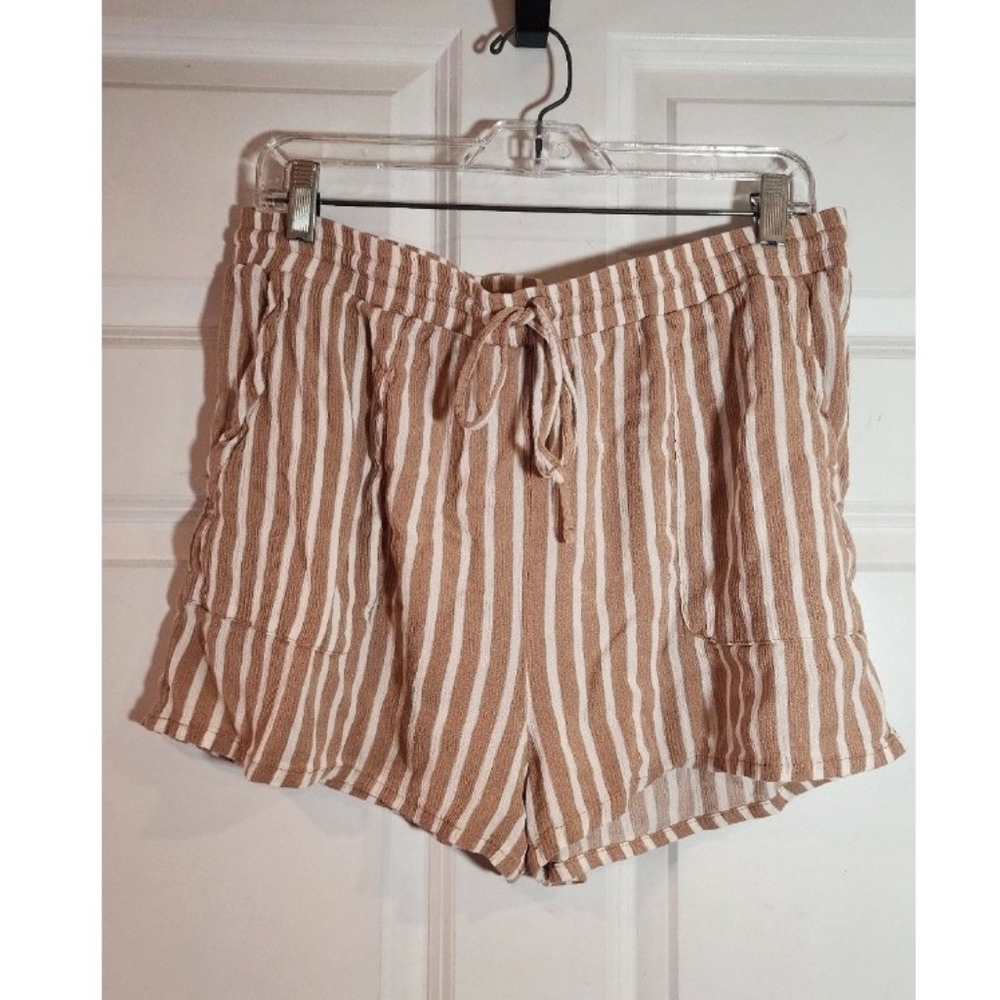 No Boundaries Striped Tan And White Women's Shorts Stretch Pull On Large